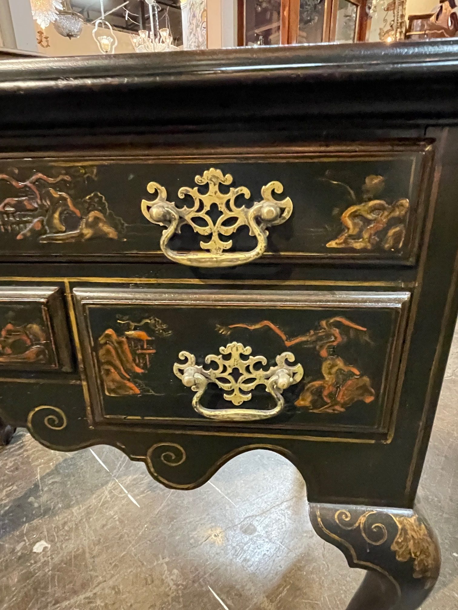 Queen Anne Chinoiserie Side Tale – Legacy Antiques