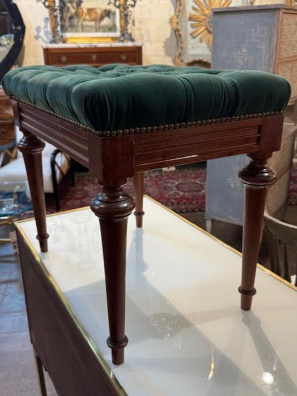 19th Century English Charles X Mahogany Bench with Tufted Green Velvet Upholstery - Image 2