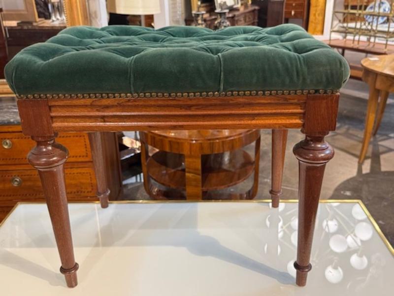 19th Century English Charles X Mahogany Bench with Tufted Green Velvet Upholstery - Image 3