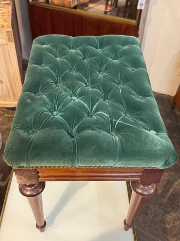 19th Century English Charles X Mahogany Bench with Tufted Green Velvet Upholstery - Image 4