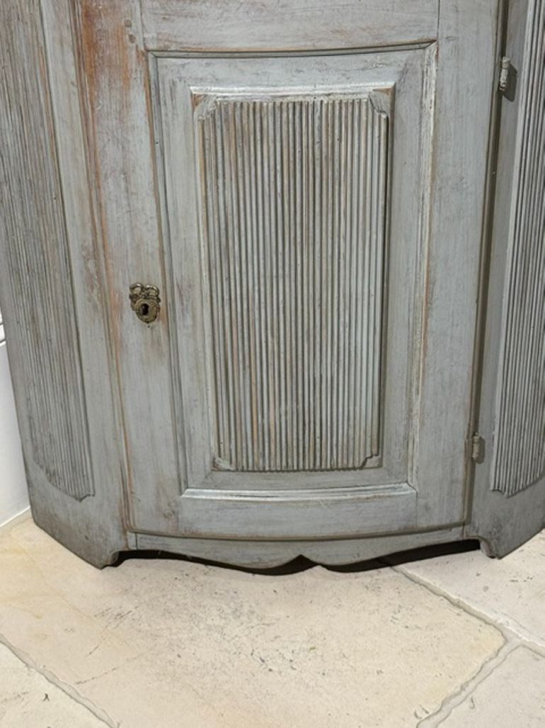 19th c. Swedish Painted Corner Cabinet - Image 3