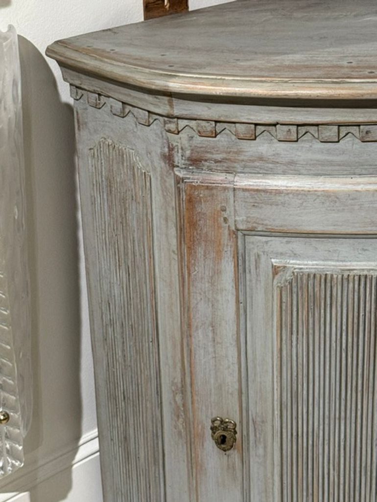 19th c. Swedish Painted Corner Cabinet - Image 4
