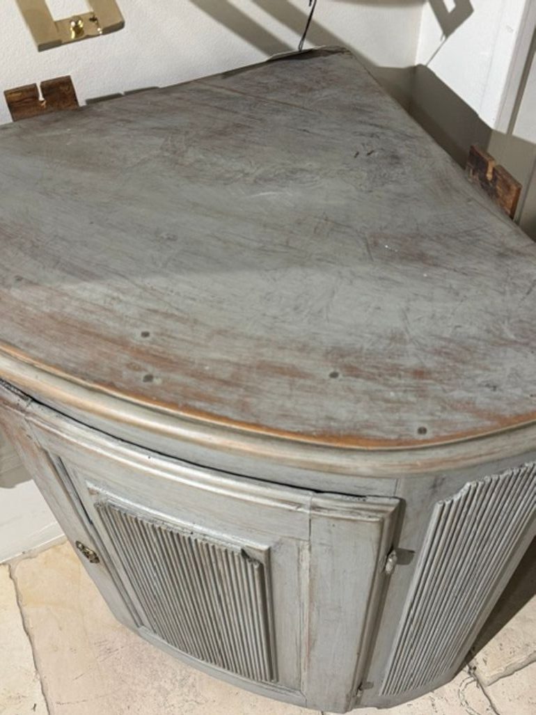 19th c. Swedish Painted Corner Cabinet - Image 6