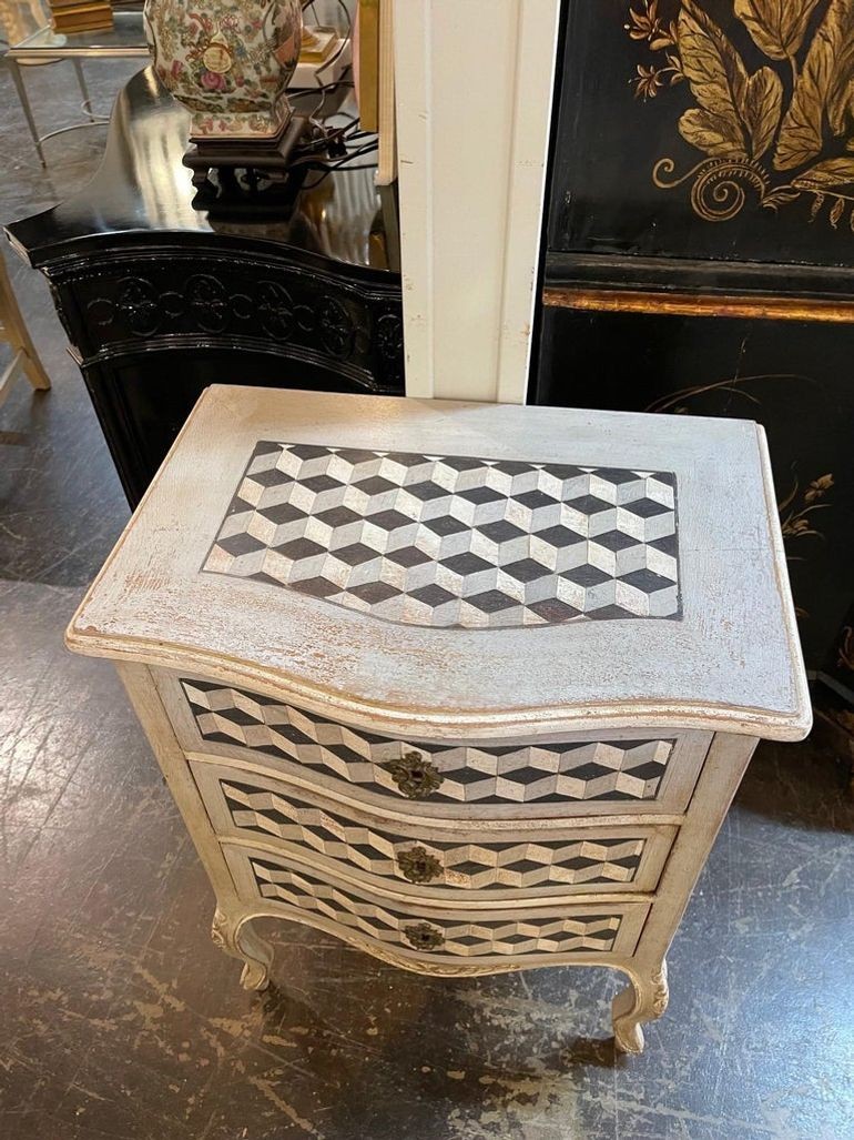 Vintage Italian Painted Geo-Metric Design Side Table - Image 4