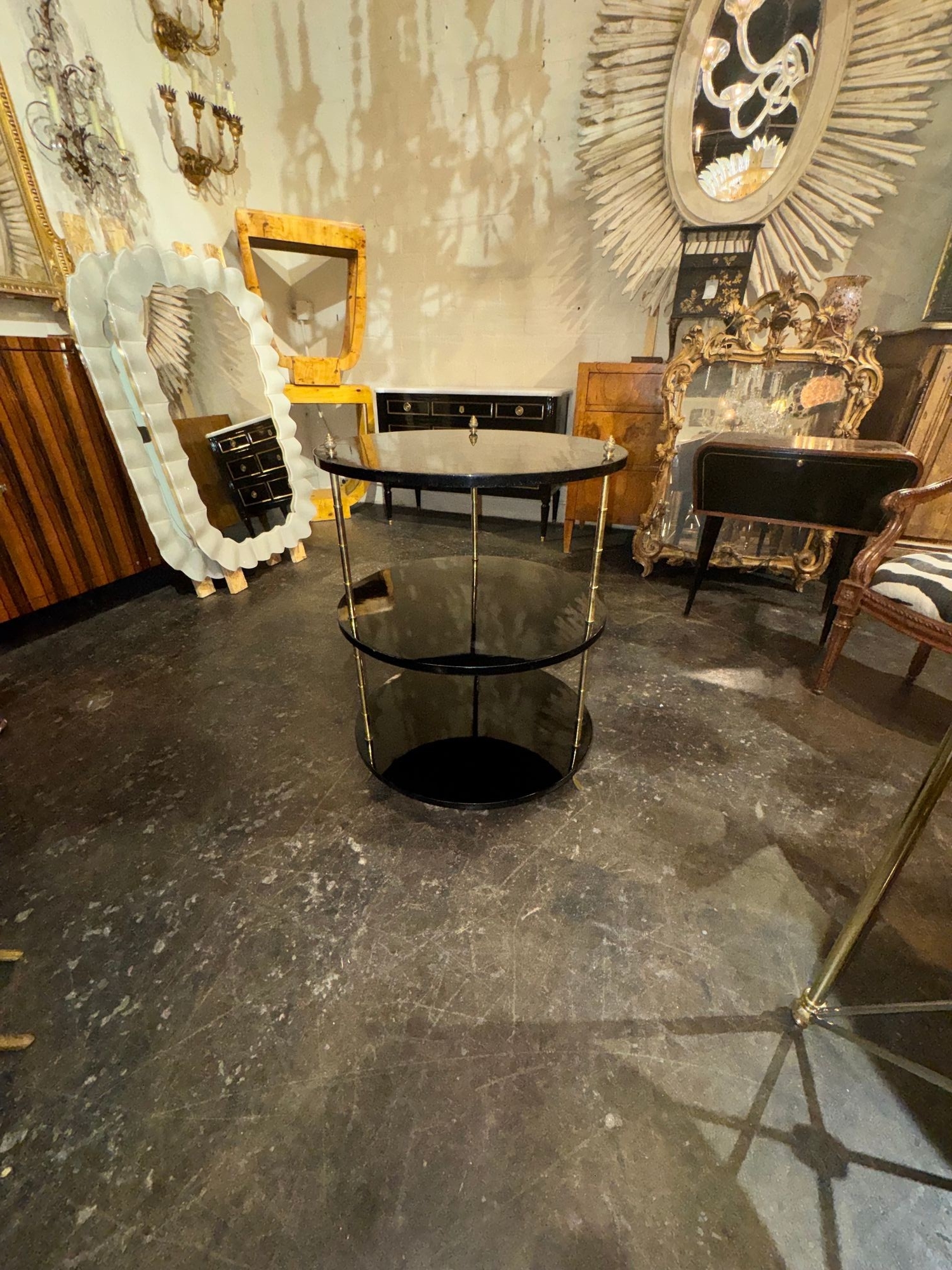 Italian Brass Bamboo and Black Lacquered Etagere Table - Image 3