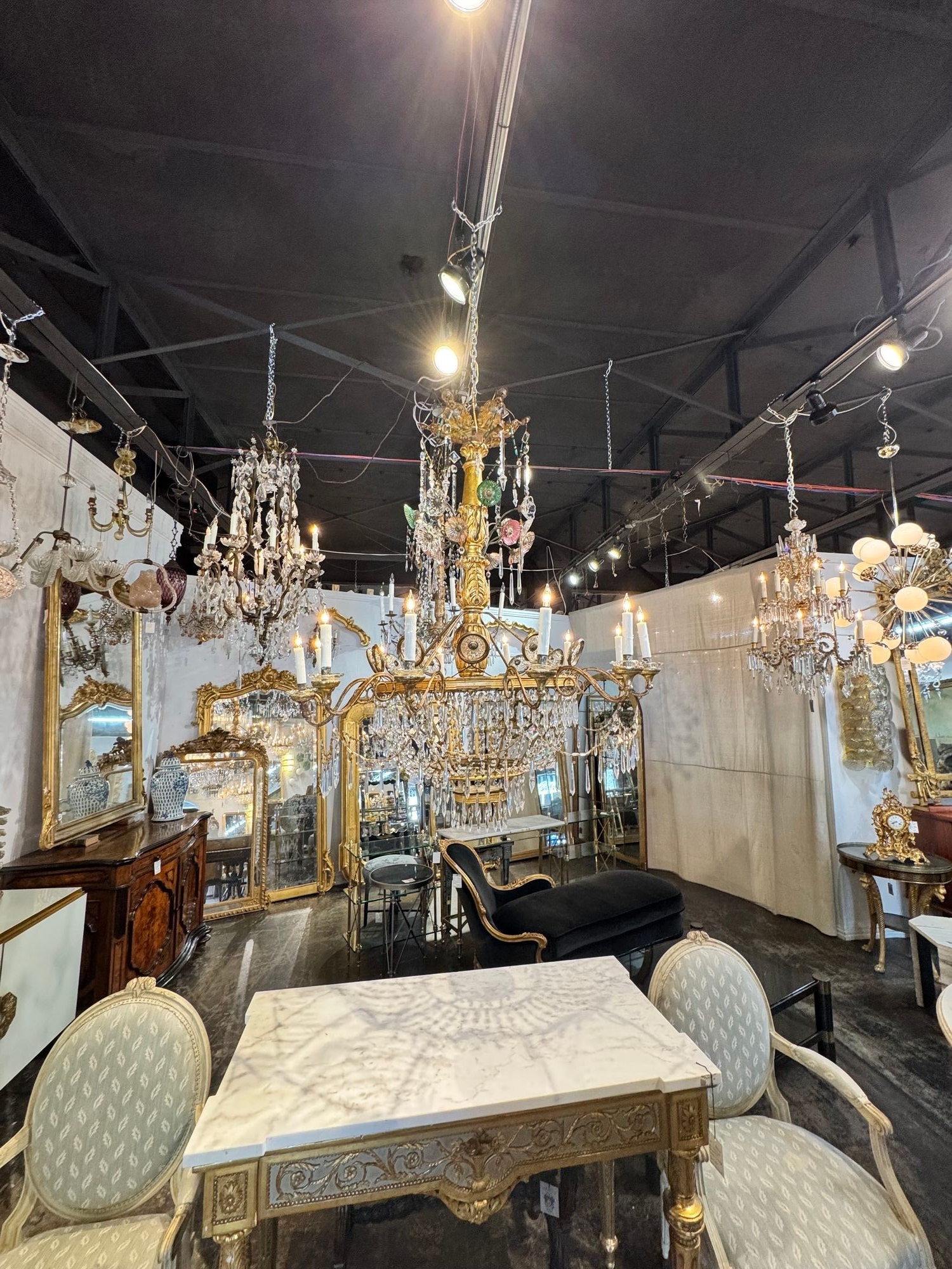 19th c. Italian Tuscan Giltwood and Crystal Chandelier - Image 3
