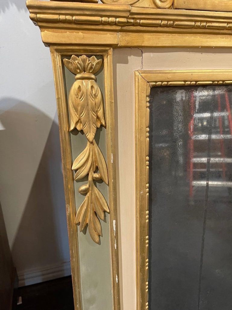 18th Century Italian Carved and Parcel Gilt Mirror with Original Glass - Image 3