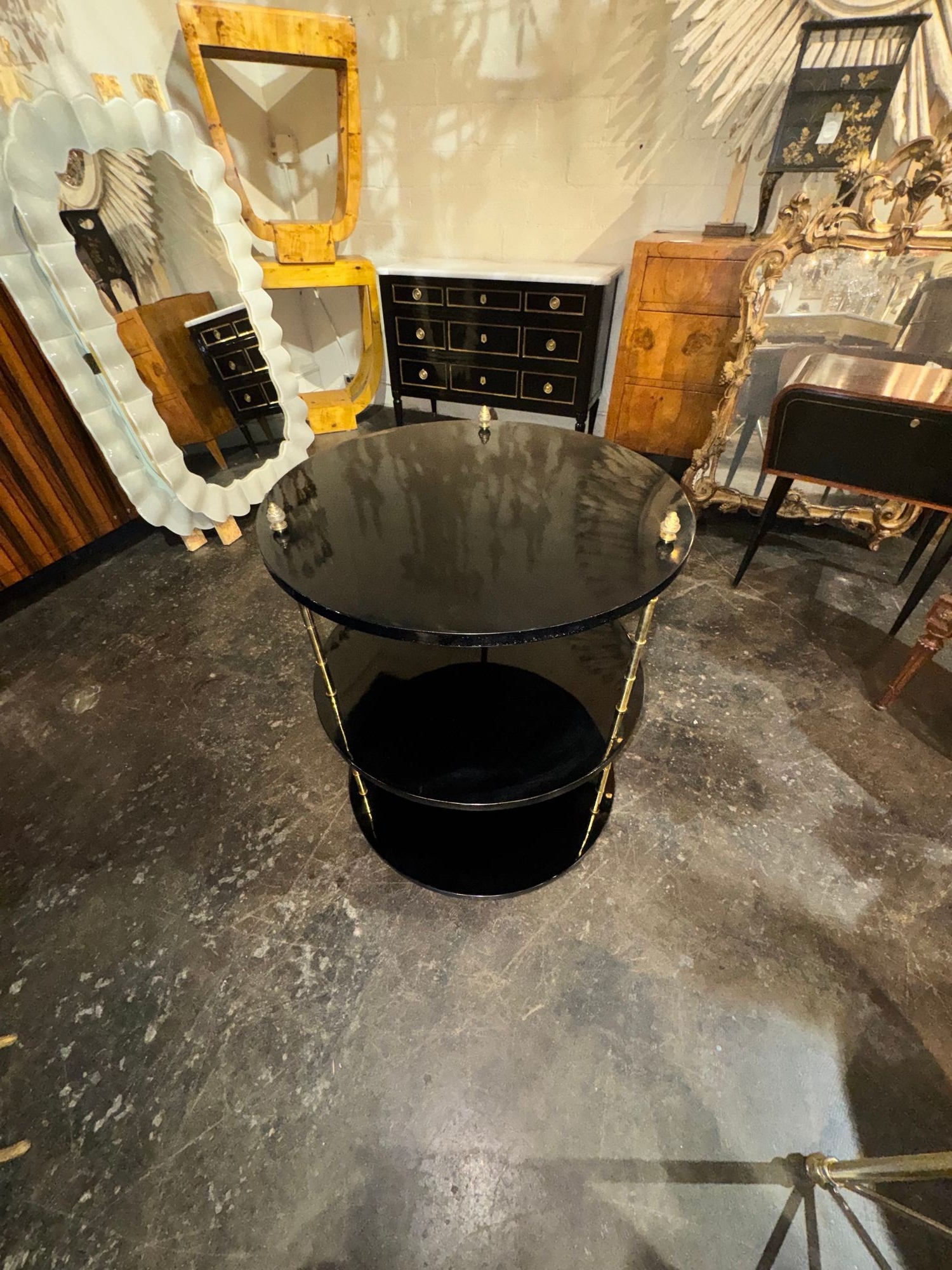 Italian Brass Bamboo and Black Lacquered Etagere Table - Image 4
