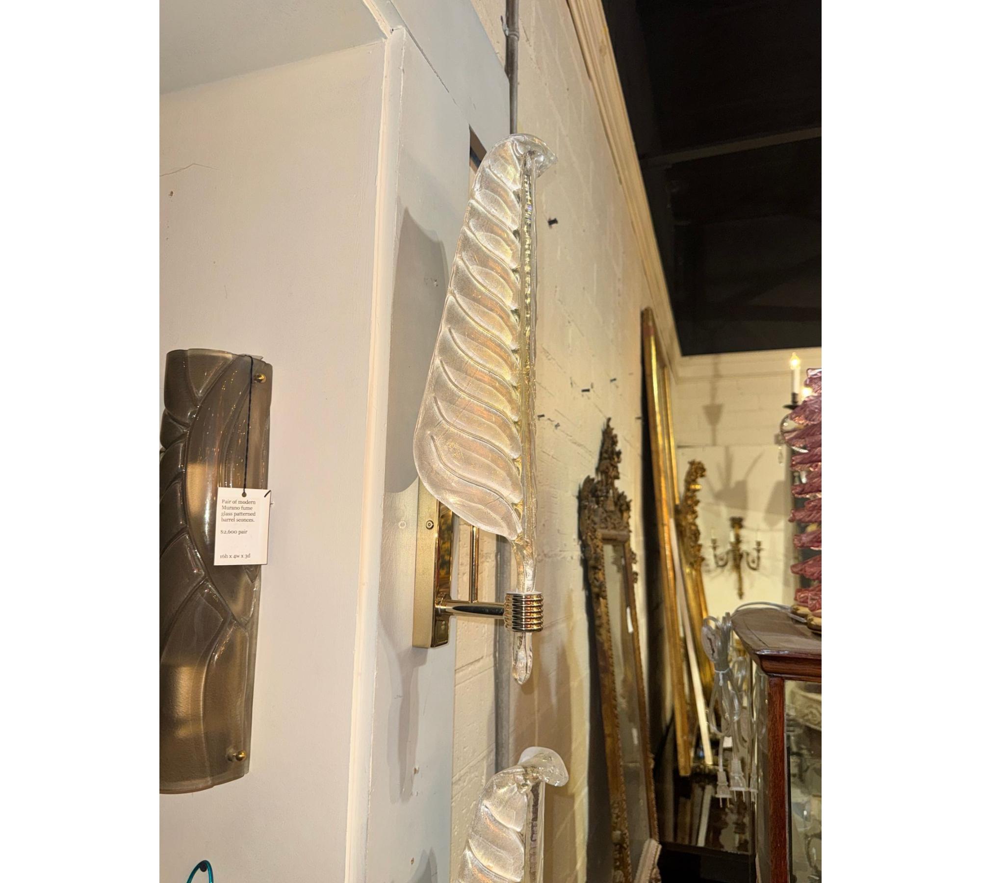Pair of Murano Glass Leaf Form Sconces - Image 4