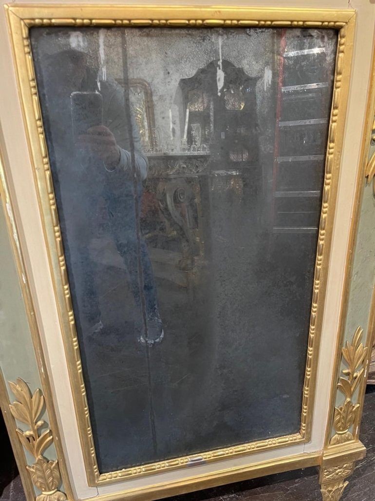 18th Century Italian Carved and Parcel Gilt Mirror with Original Glass - Image 4